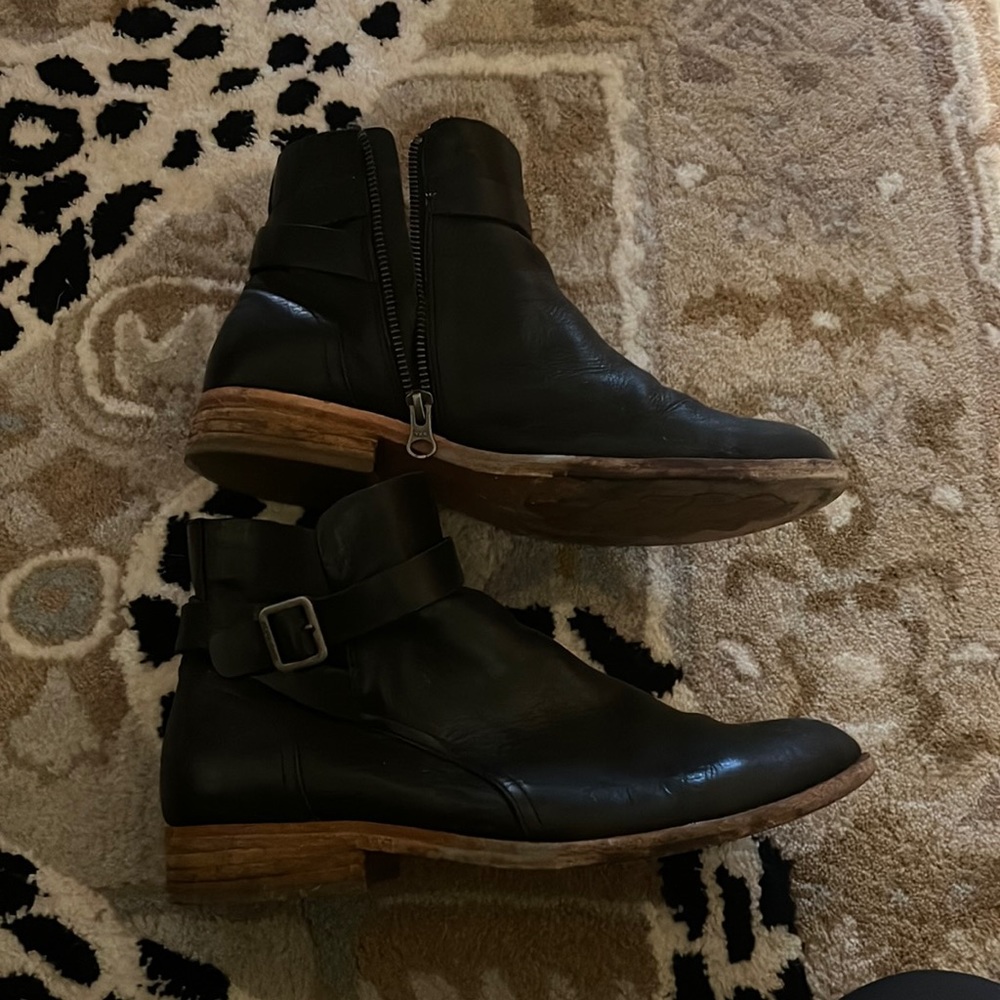Kork Ease. Size 8.5. Black and brown.